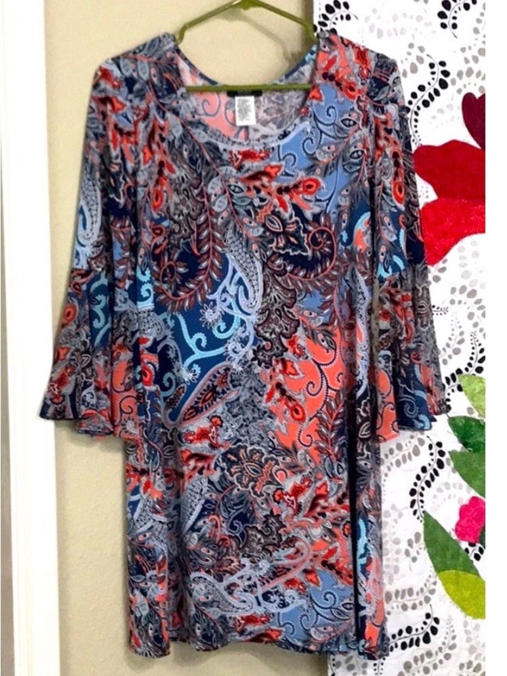 ❣️EUC sexy bell sleeve dress and many Comp…